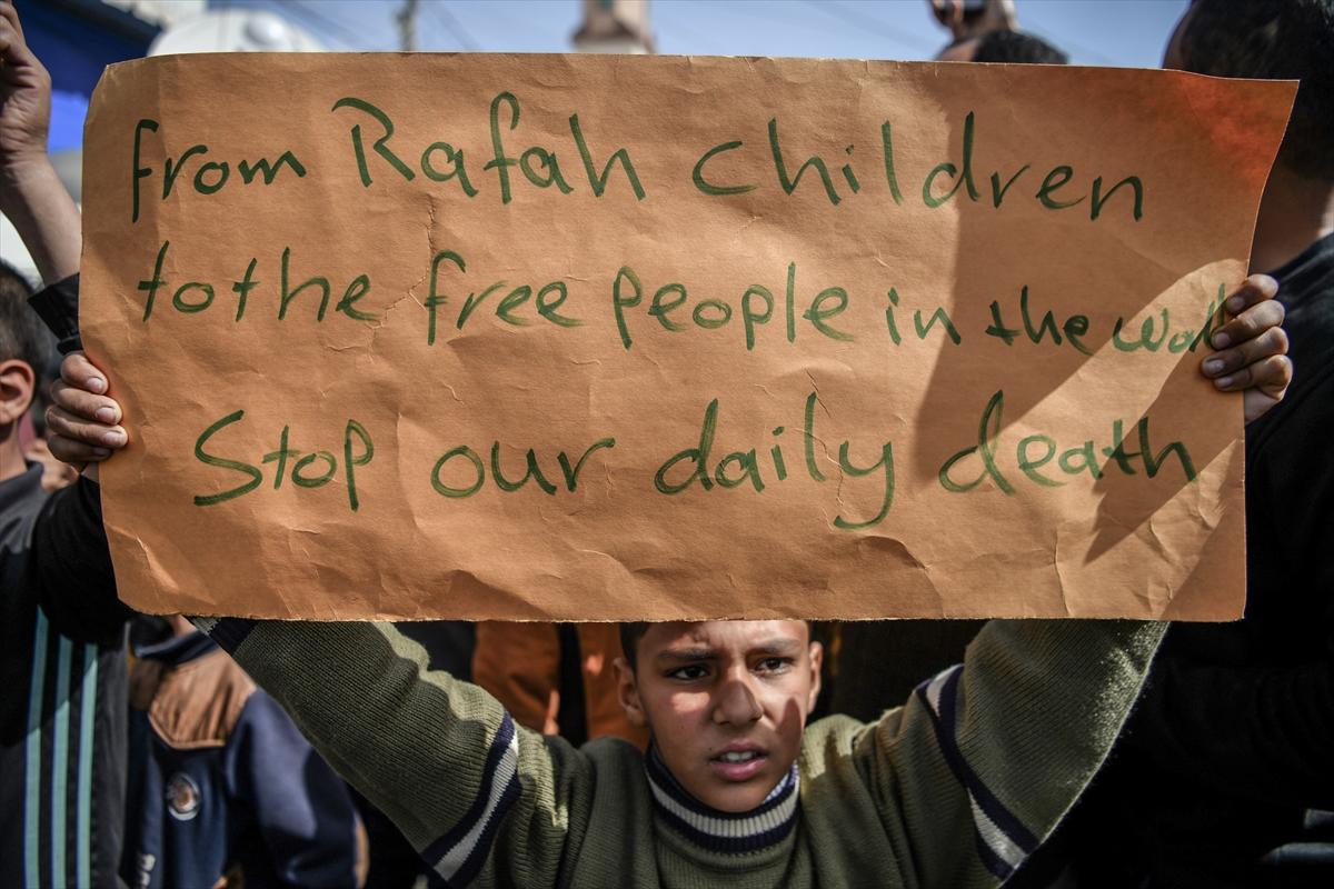 Gazzeli çocuklardan dünyaya mesaj var! 'Ölüyoruz yardım edin'