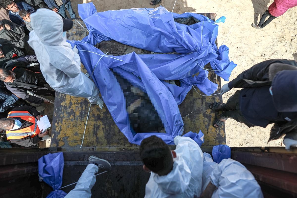 İsrail'in katlettiği 47 Filistinlinin cenazesi toplu mezara defnedildi