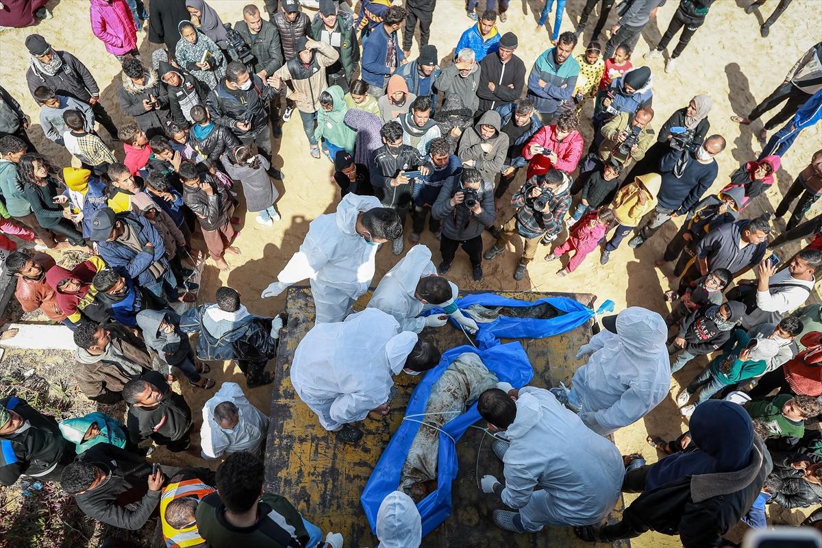 İsrail'in katlettiği 47 Filistinlinin cenazesi toplu mezara defnedildi