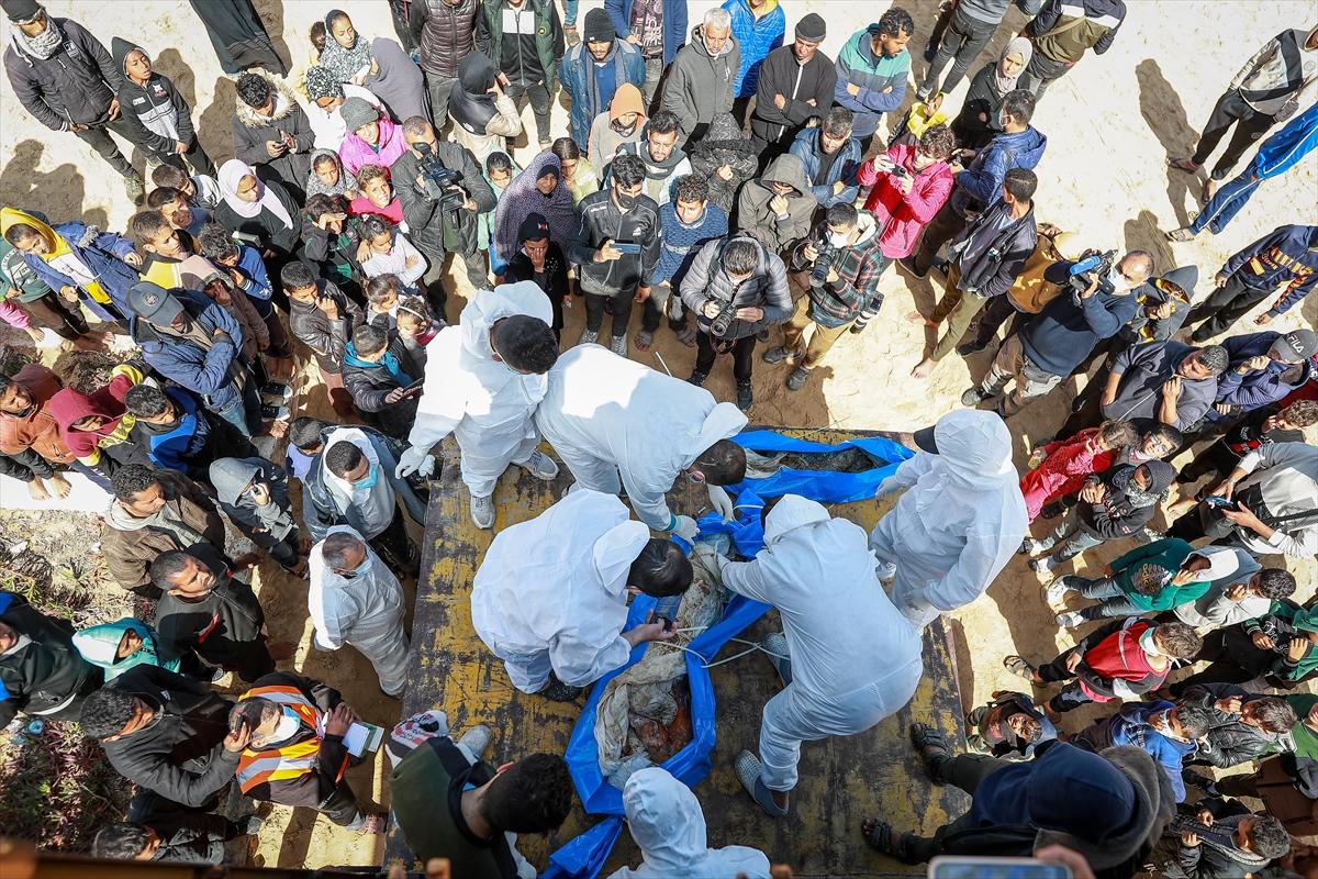 İsrail'in katlettiği 47 Filistinlinin cenazesi toplu mezara defnedildi