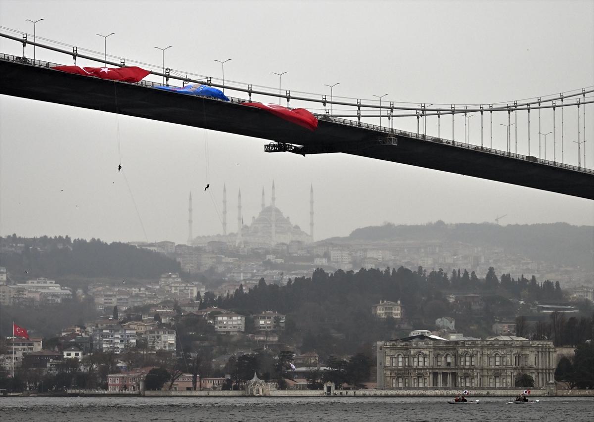 Kadın jandarmaların İstanbul Boğazı'nda 8 Mart gösterisi