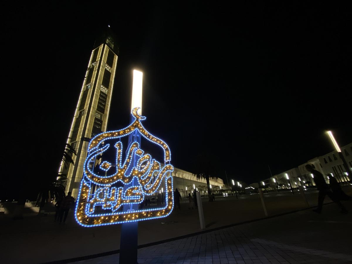 Dünyanın en büyük 3. camisi olan Cezayir Ulu Camii'nde ilk teravih namazı kılındı