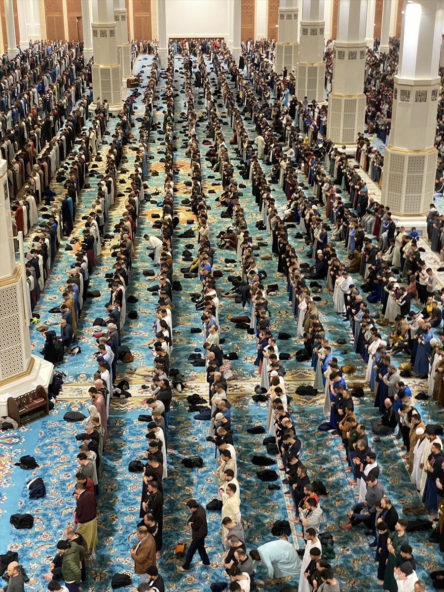Dünyanın en büyük 3. camisi olan Cezayir Ulu Camii'nde ilk teravih namazı kılındı