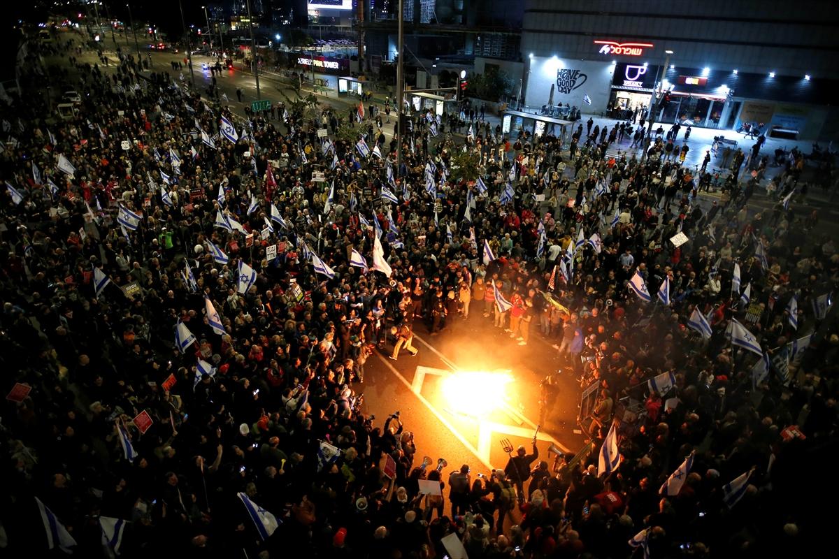 İsrail'de Netanyahu protestoları: Bizim hükümetimiz değilsiniz!