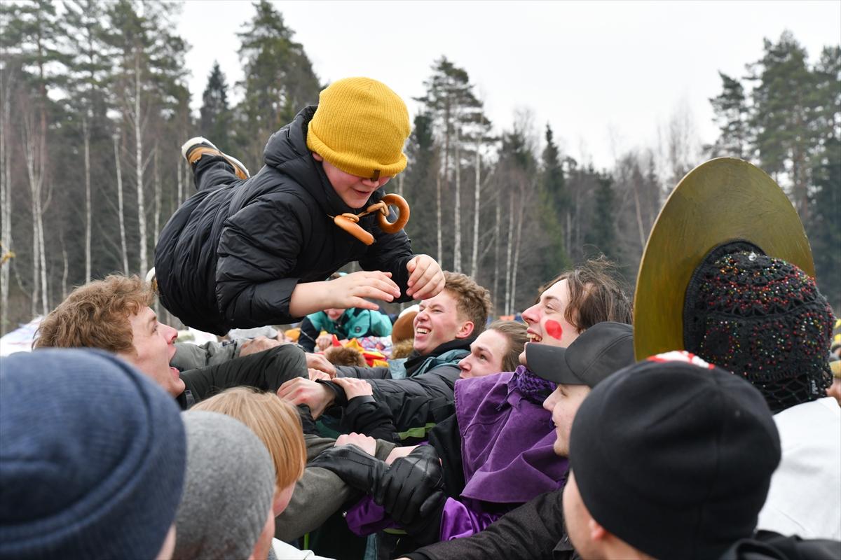Rusya'da baharın müjdecisi Maslenitsa Festivali
