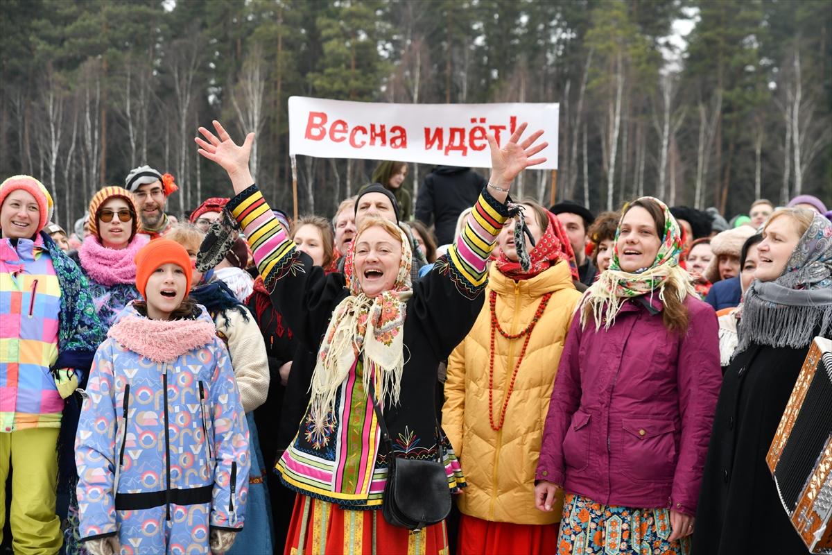 Rusya'da baharın müjdecisi Maslenitsa Festivali