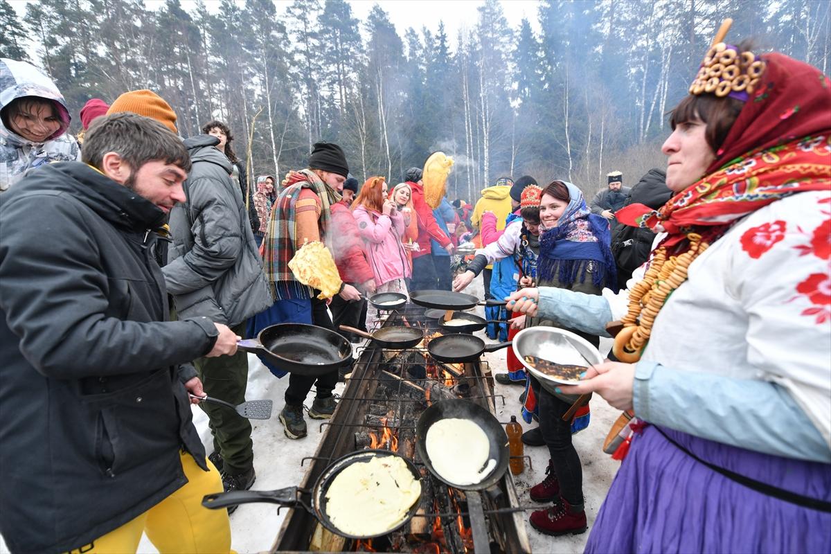 Rusya'da baharın müjdecisi Maslenitsa Festivali