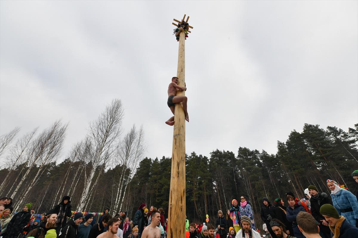 Rusya'da baharın müjdecisi Maslenitsa Festivali