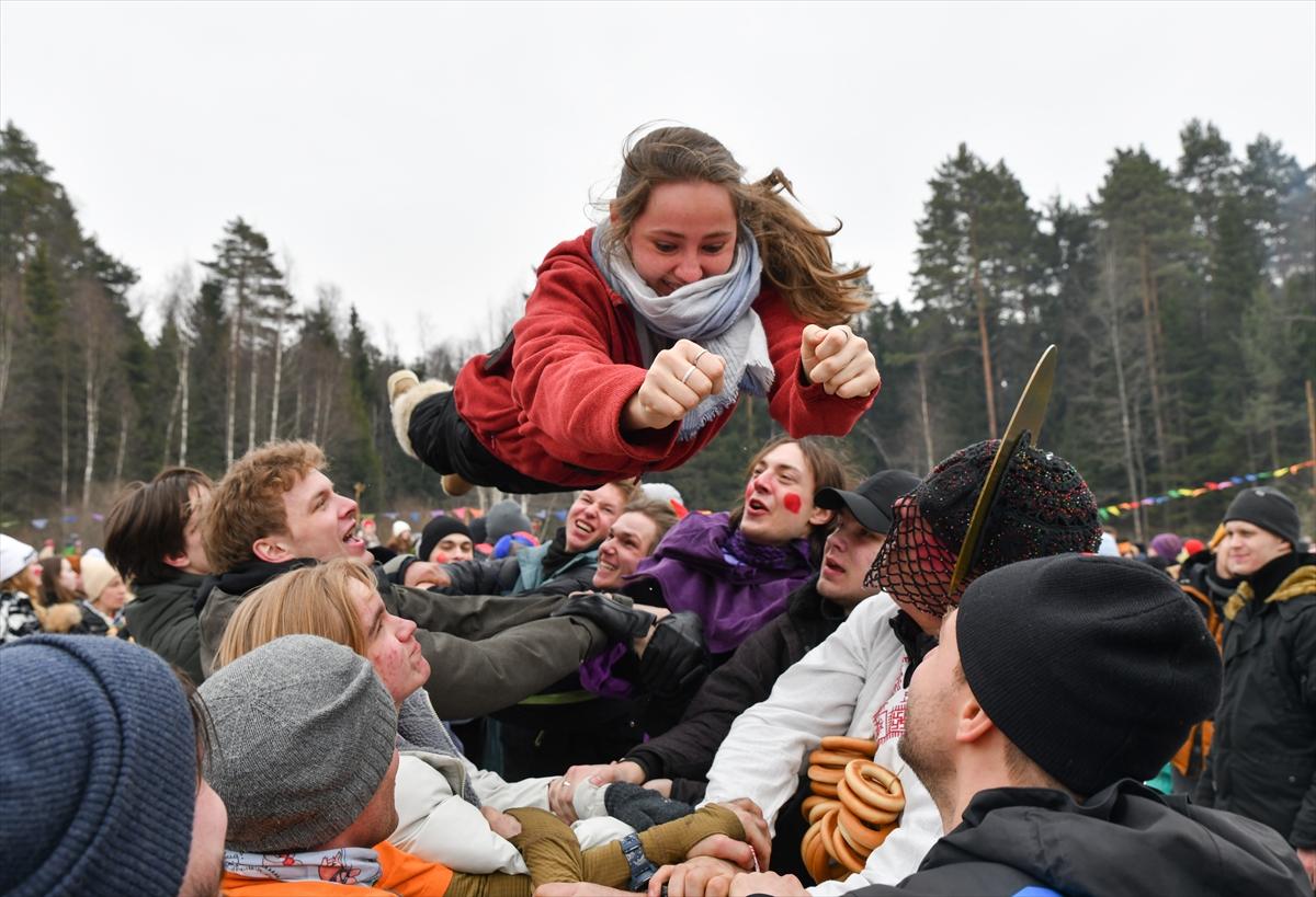Rusya'da baharın müjdecisi Maslenitsa Festivali