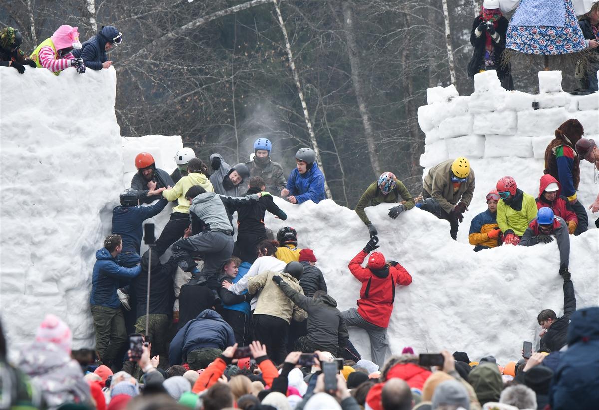 Rusya'da baharın müjdecisi Maslenitsa Festivali
