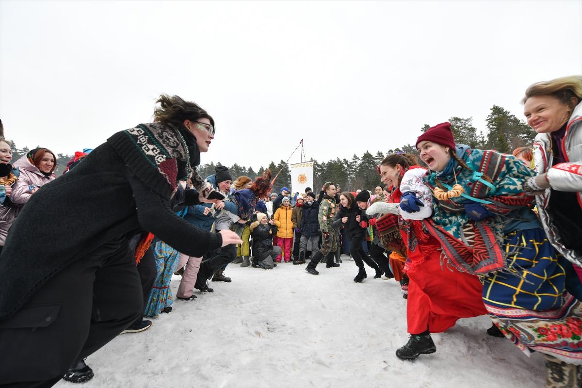 Rusya'da baharın müjdecisi Maslenitsa Festivali