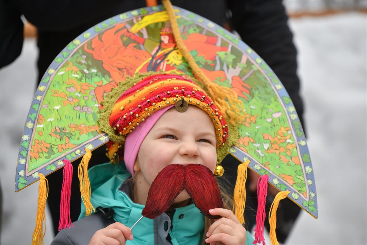 Rusya'da baharın müjdecisi Maslenitsa Festivali
