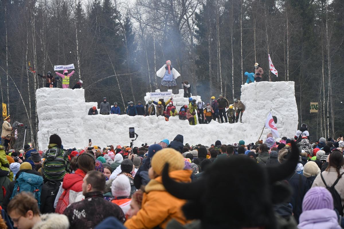Rusya'da baharın müjdecisi Maslenitsa Festivali