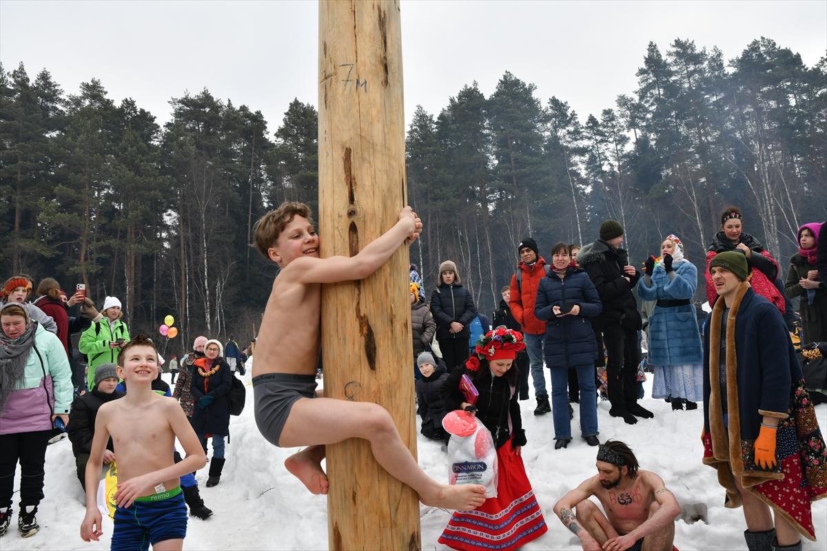 Rusya'da baharın müjdecisi Maslenitsa Festivali