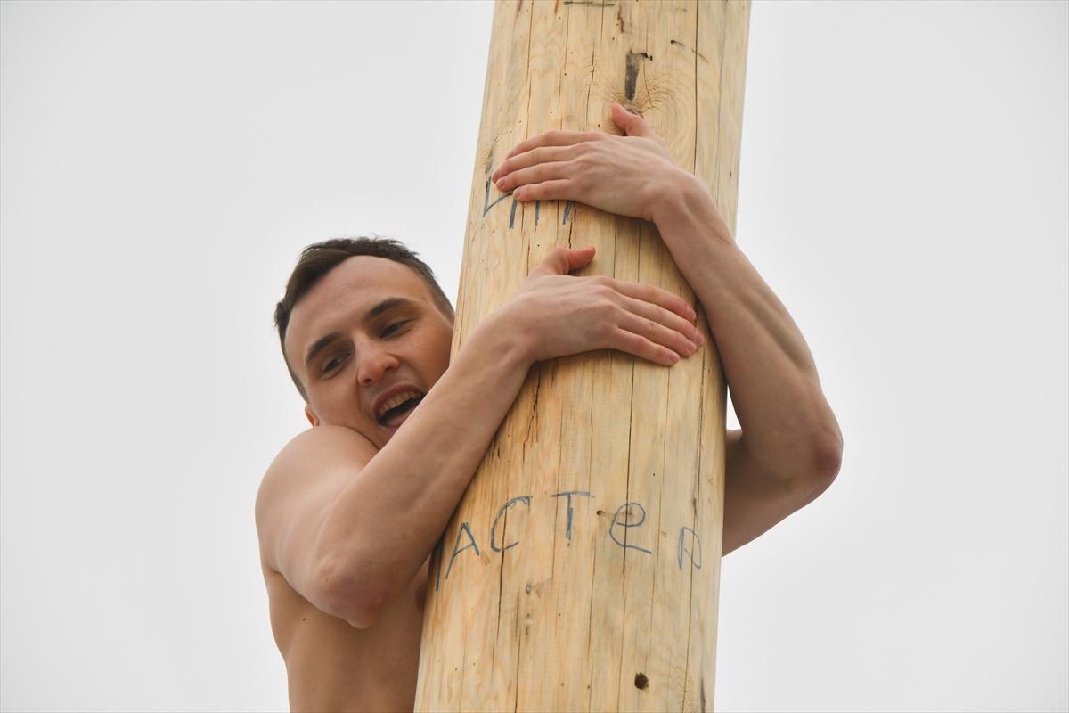 Rusya'da baharın müjdecisi Maslenitsa Festivali