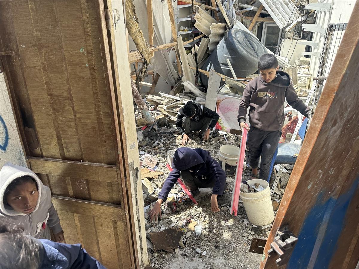 İsrail tüm tepkilere rağmen Gazzelilerin sığındığı Refah'ı vurdu