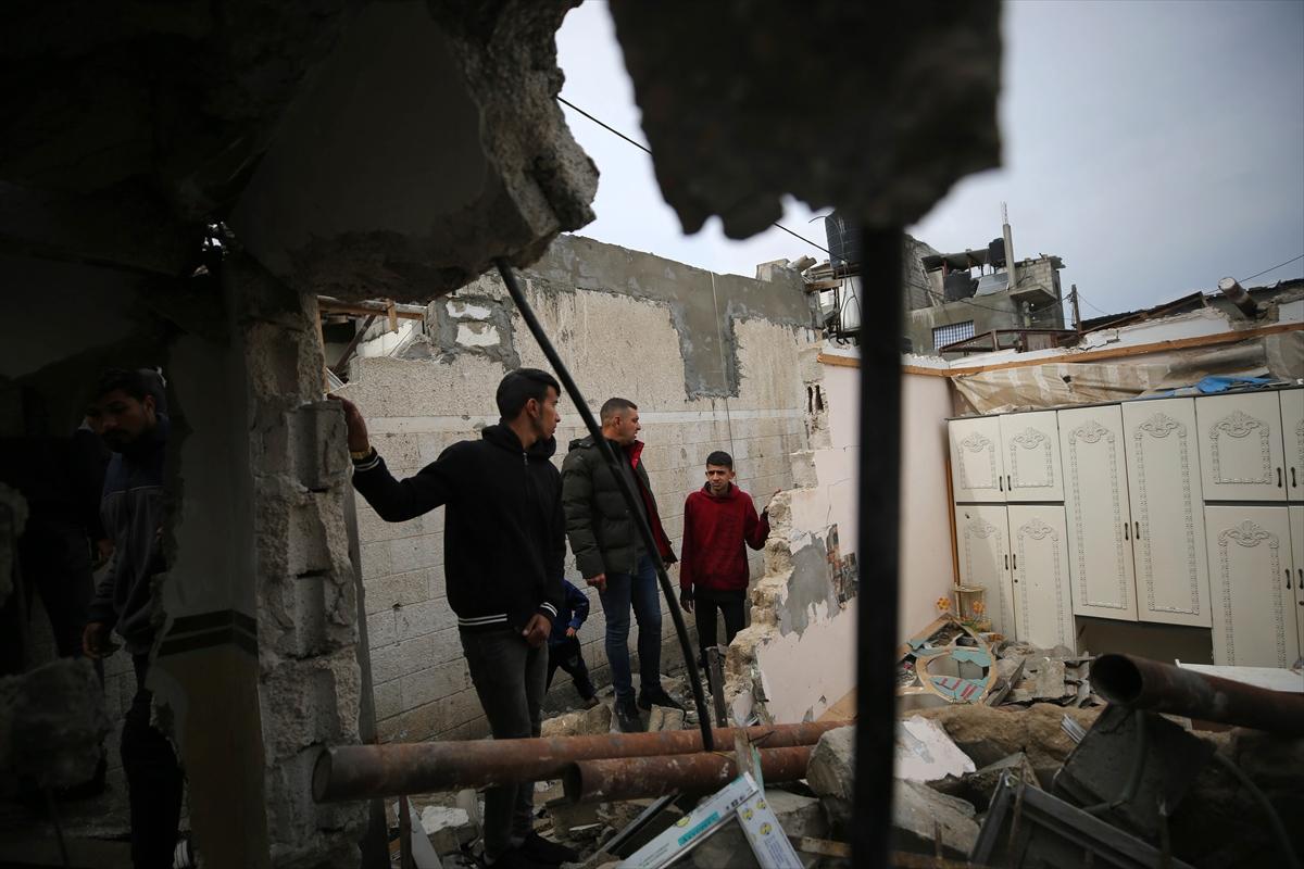 İsrail tüm tepkilere rağmen Gazzelilerin sığındığı Refah'ı vurdu