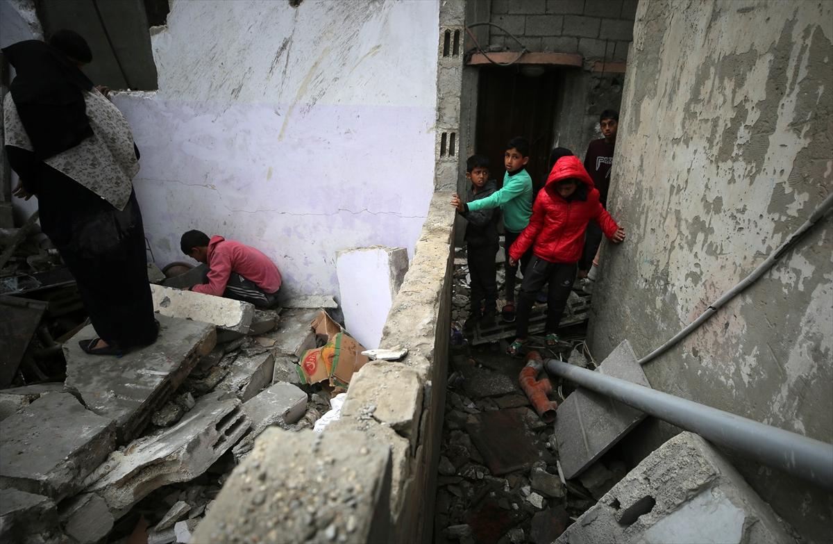 İsrail tüm tepkilere rağmen Gazzelilerin sığındığı Refah'ı vurdu