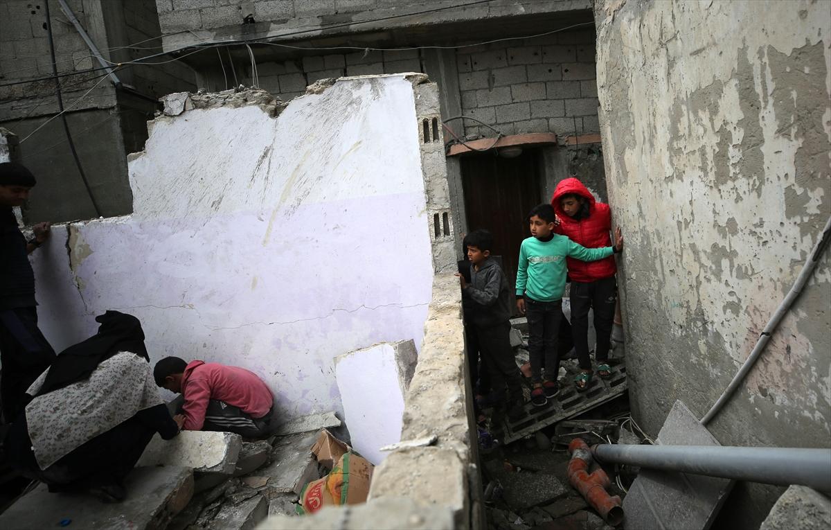 İsrail tüm tepkilere rağmen Gazzelilerin sığındığı Refah'ı vurdu