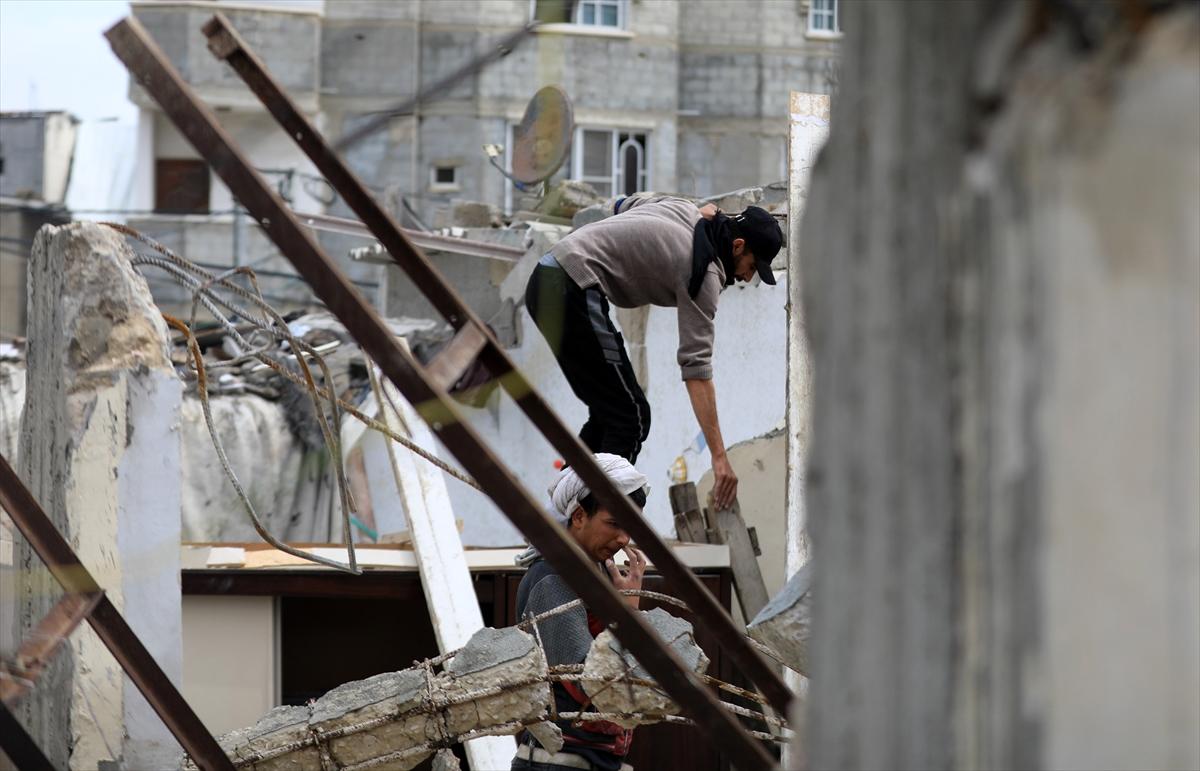 İsrail tüm tepkilere rağmen Gazzelilerin sığındığı Refah'ı vurdu