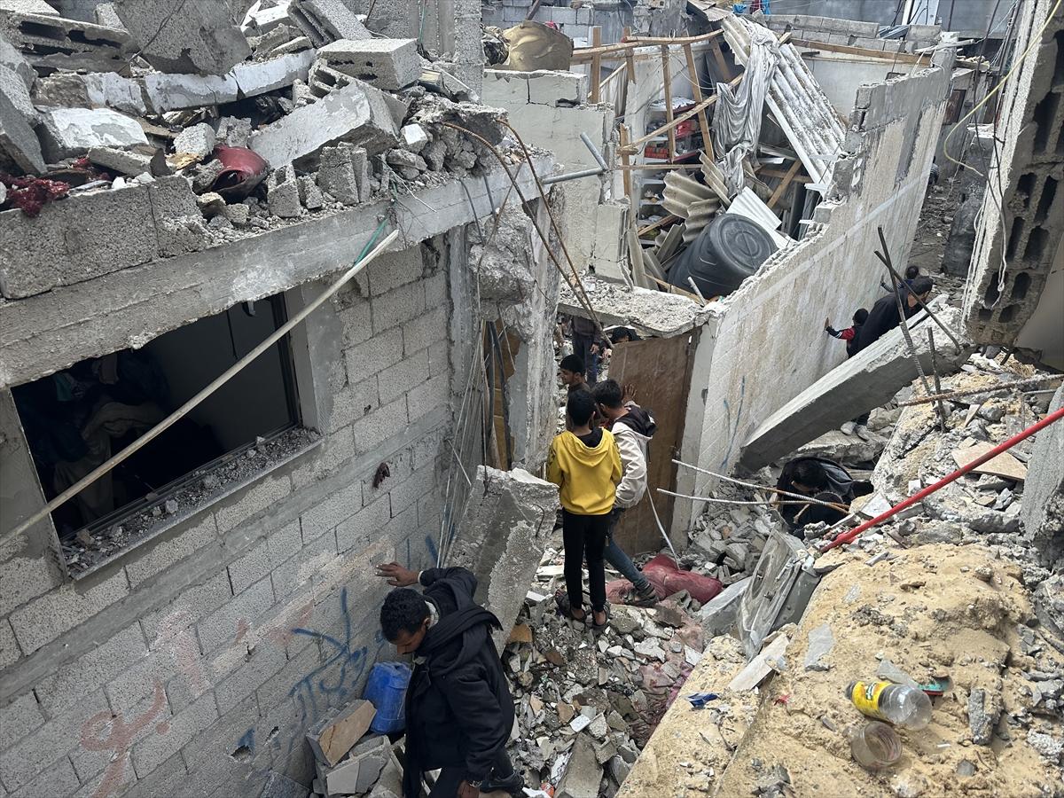 İsrail tüm tepkilere rağmen Gazzelilerin sığındığı Refah'ı vurdu