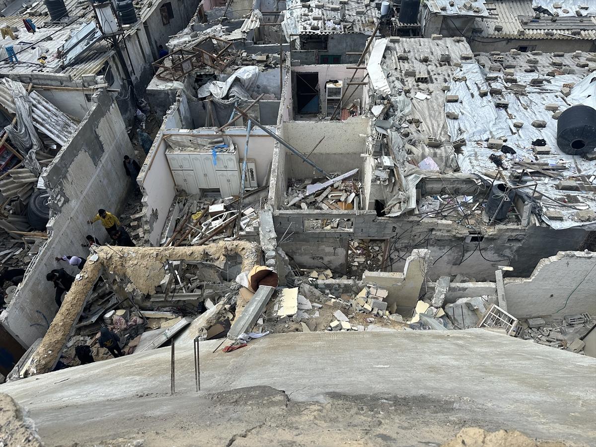 İsrail tüm tepkilere rağmen Gazzelilerin sığındığı Refah'ı vurdu