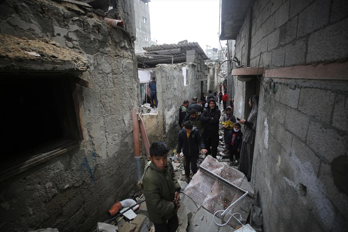 İsrail tüm tepkilere rağmen Gazzelilerin sığındığı Refah'ı vurdu