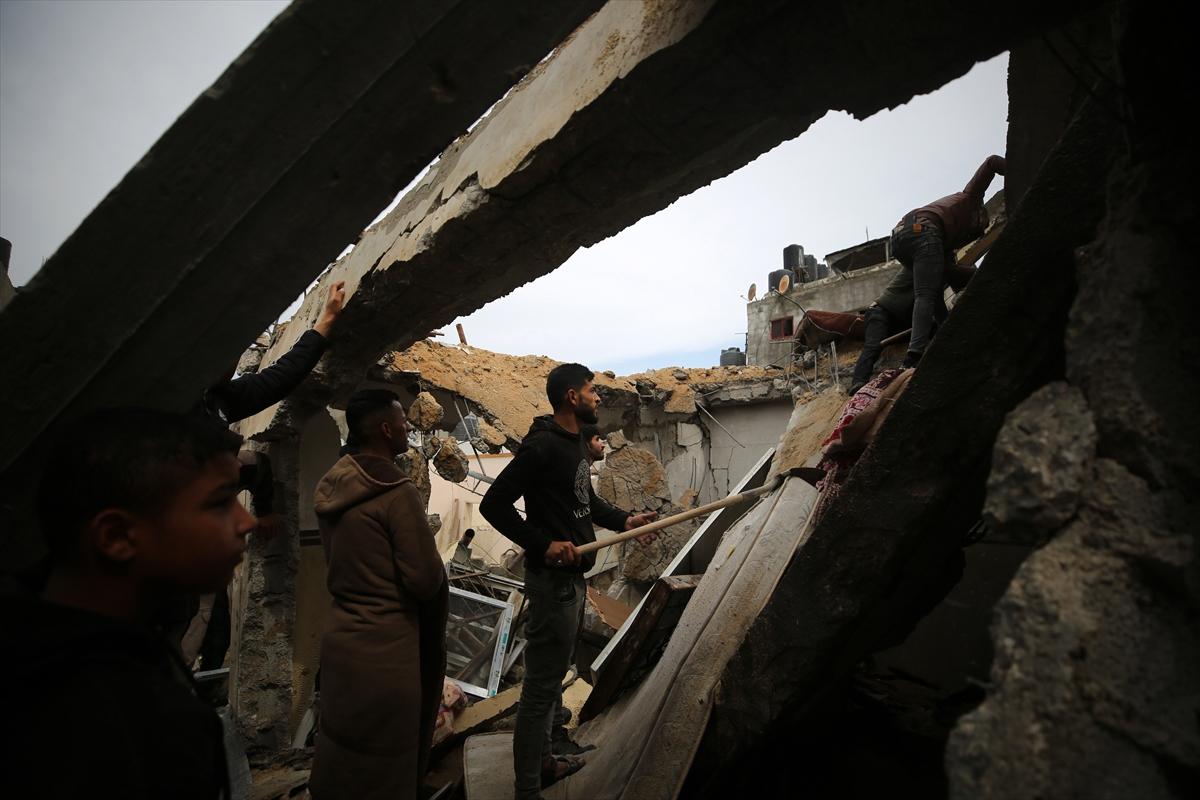 İsrail tüm tepkilere rağmen Gazzelilerin sığındığı Refah'ı vurdu