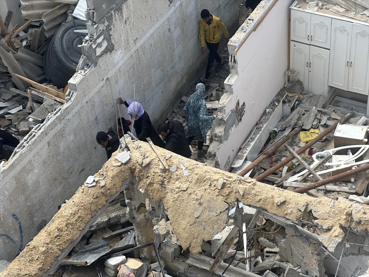 İsrail tüm tepkilere rağmen Gazzelilerin sığındığı Refah'ı vurdu