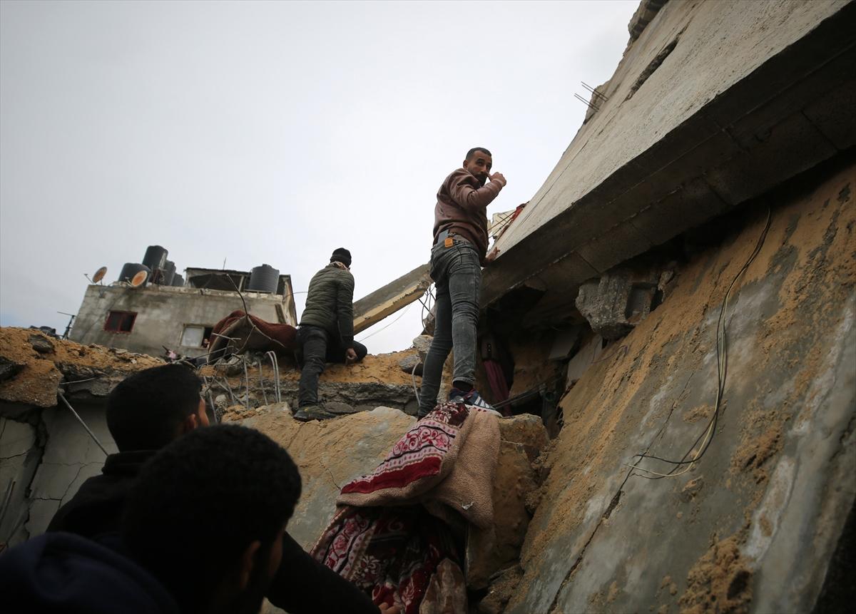 İsrail tüm tepkilere rağmen Gazzelilerin sığındığı Refah'ı vurdu