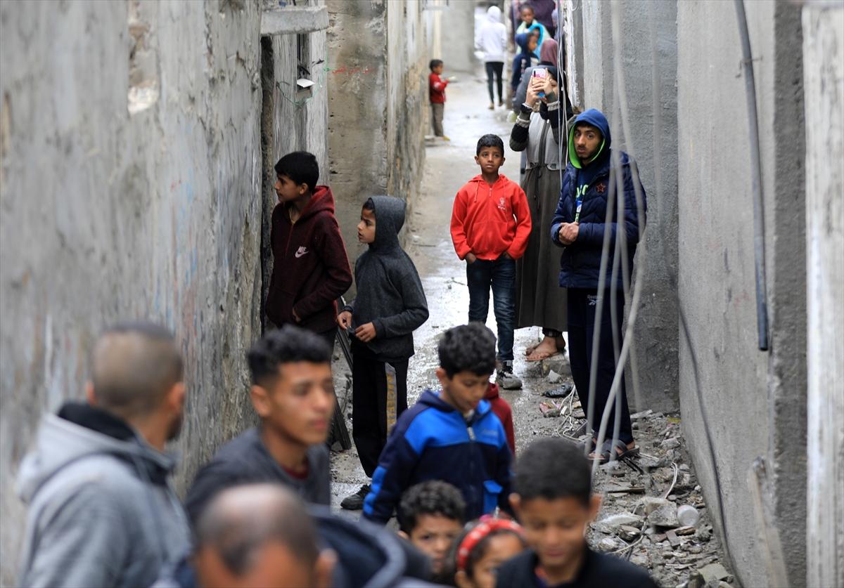 İsrail tüm tepkilere rağmen Gazzelilerin sığındığı Refah'ı vurdu