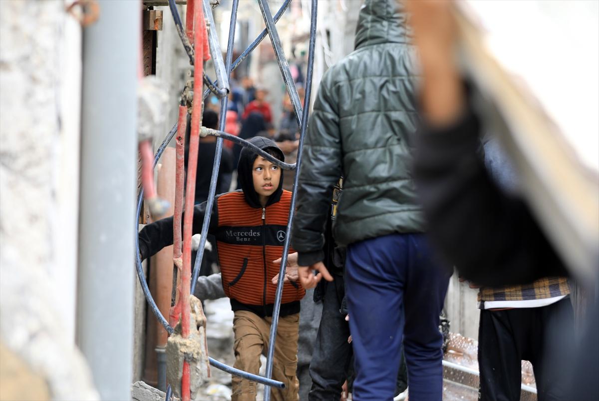 İsrail tüm tepkilere rağmen Gazzelilerin sığındığı Refah'ı vurdu