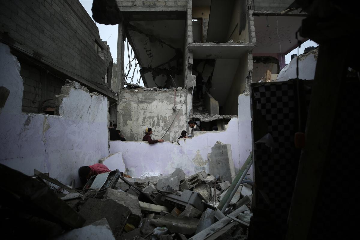 İsrail tüm tepkilere rağmen Gazzelilerin sığındığı Refah'ı vurdu