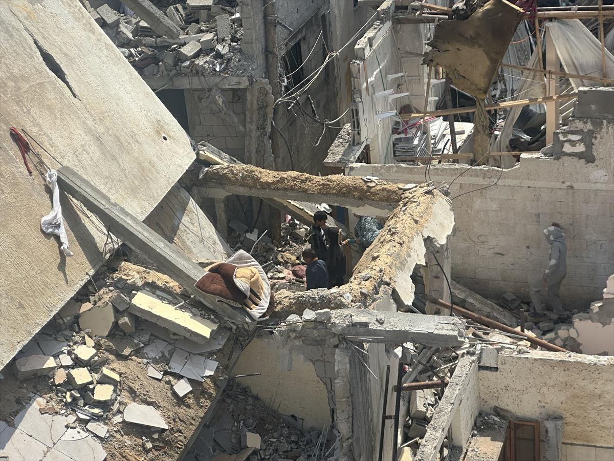 İsrail tüm tepkilere rağmen Gazzelilerin sığındığı Refah'ı vurdu