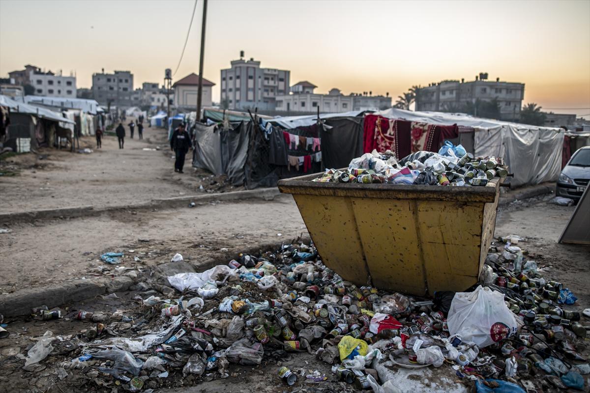 Refah kentine sığınan Filistinlilerin zorlu yaşam mücadelesi