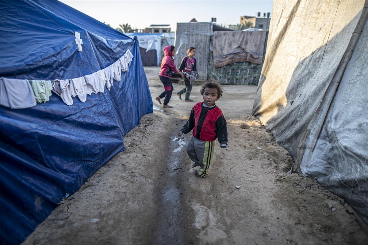 Refah kentine sığınan Filistinlilerin zorlu yaşam mücadelesi