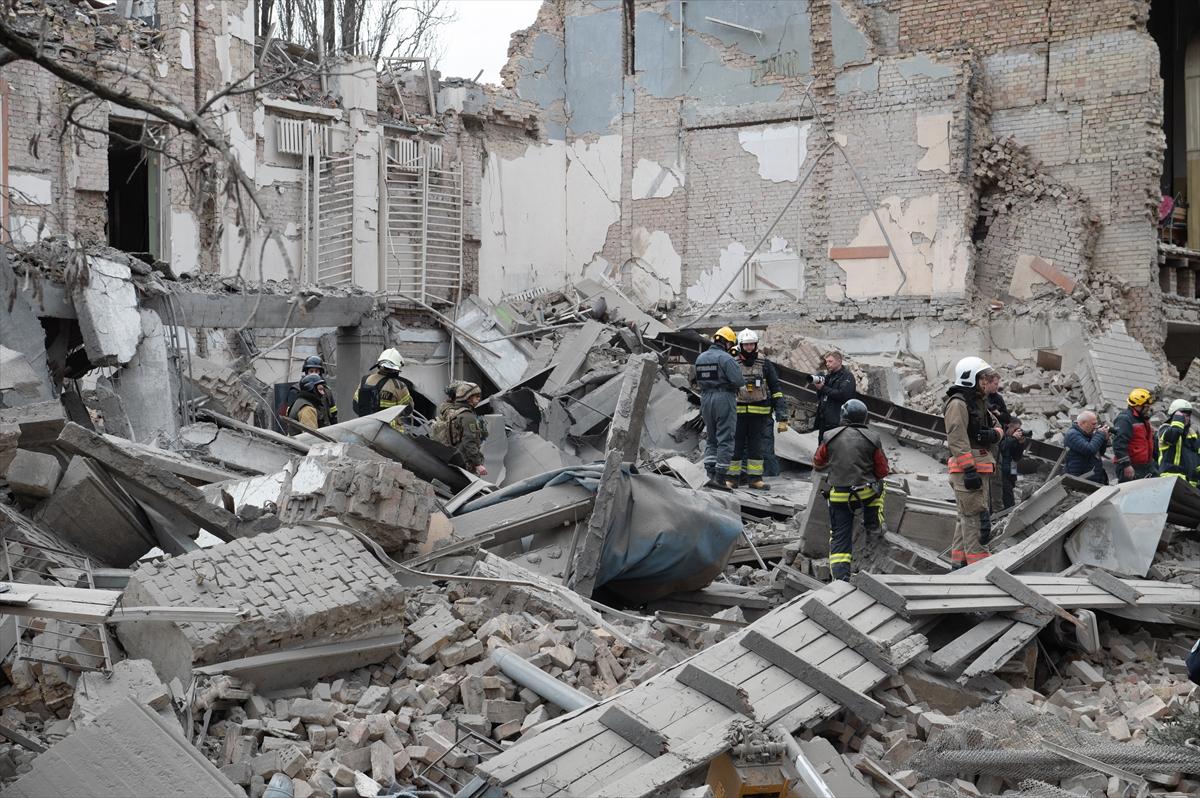 Rusya Kiev'e balistik füzelerle saldırdı