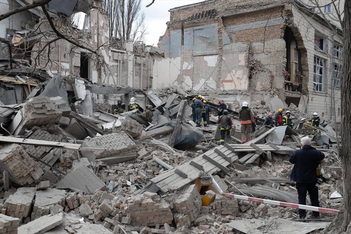 Rusya Kiev'e balistik füzelerle saldırdı