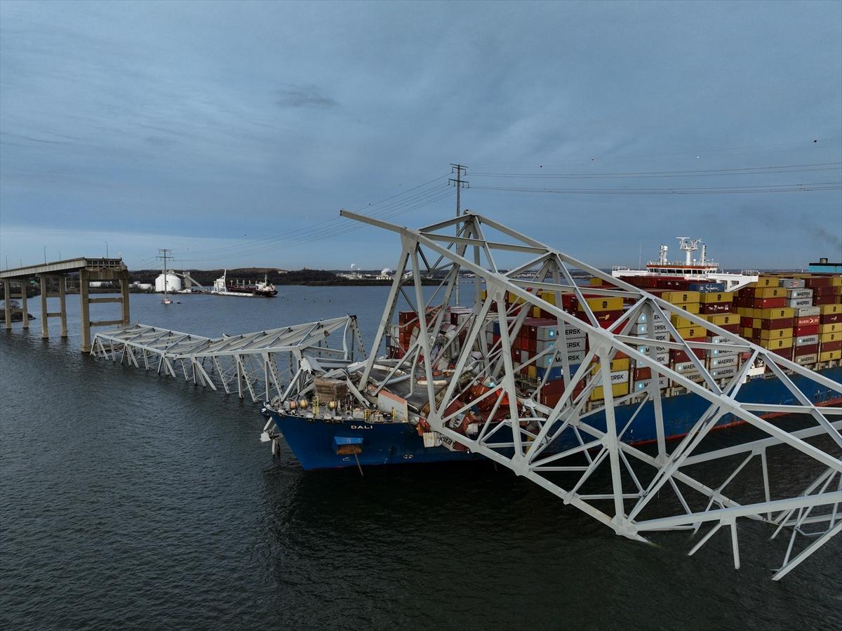 ABD'de gemi çarpması sonucu çöken köprü