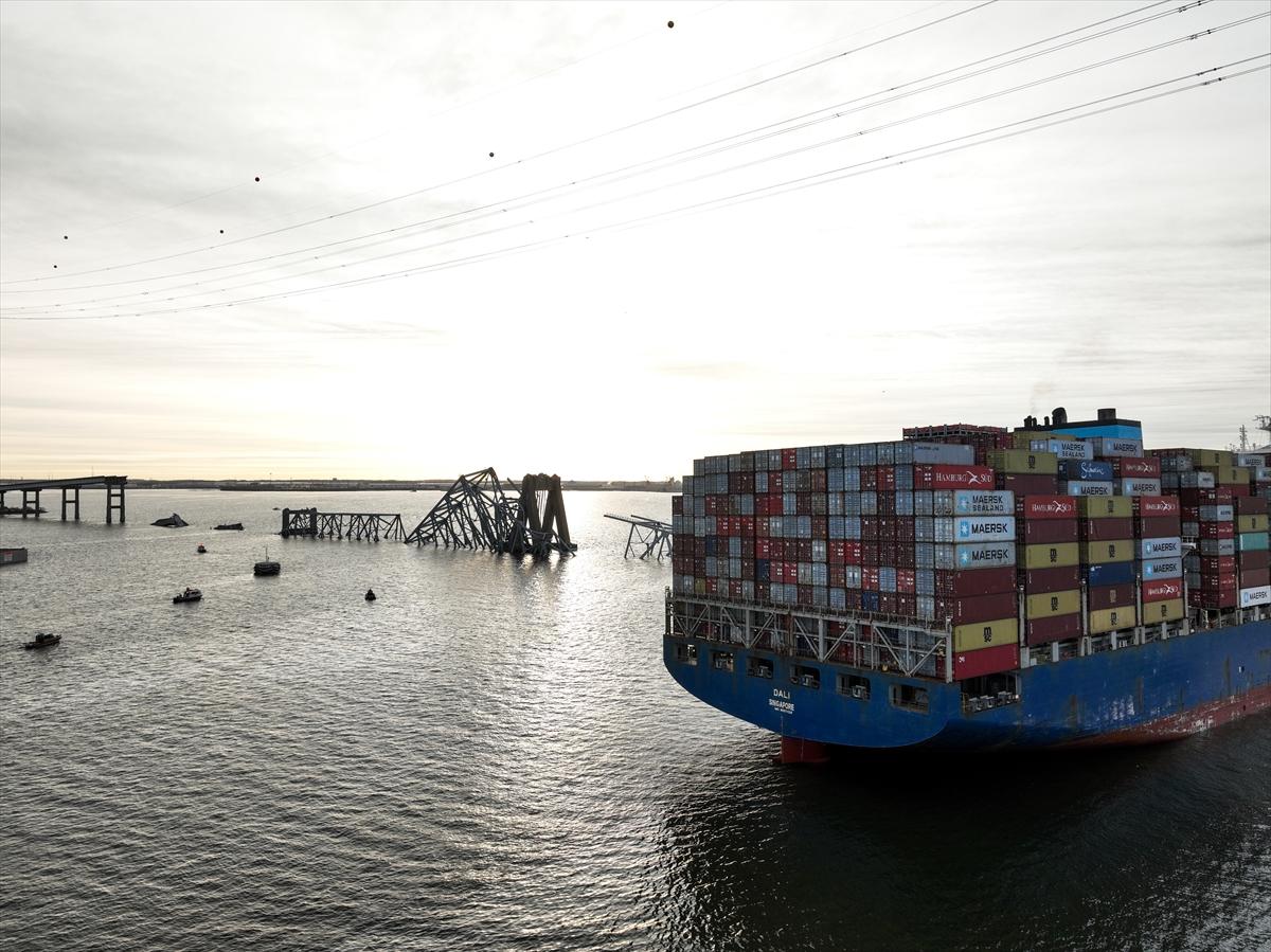 ABD'de gemi çarpması sonucu çöken köprü