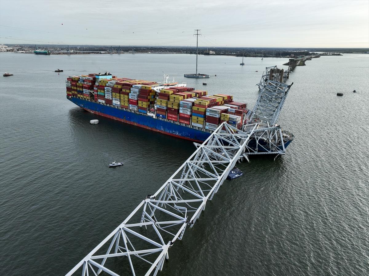 ABD'de gemi çarpması sonucu çöken köprü