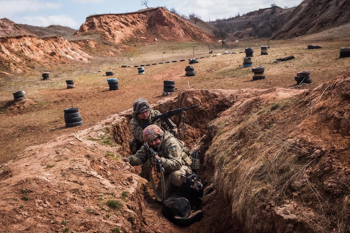 Ukrayna askerleri tatbikatta