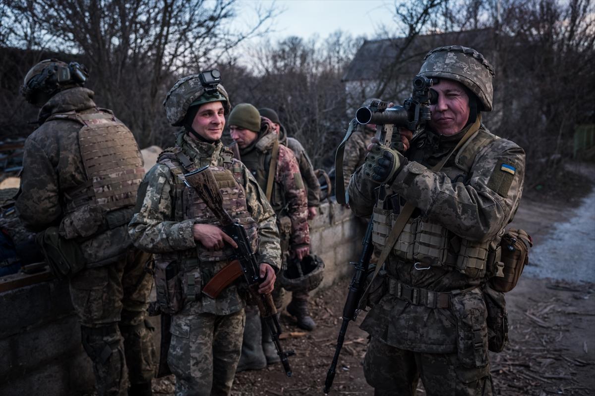 Ukrayna askerleri tatbikatta