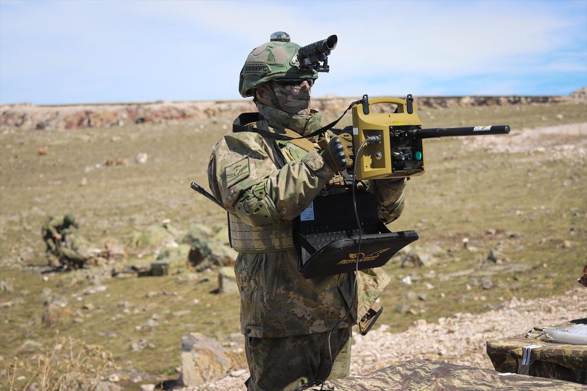 Mehmetçik'in zorlu kış tatbikatı