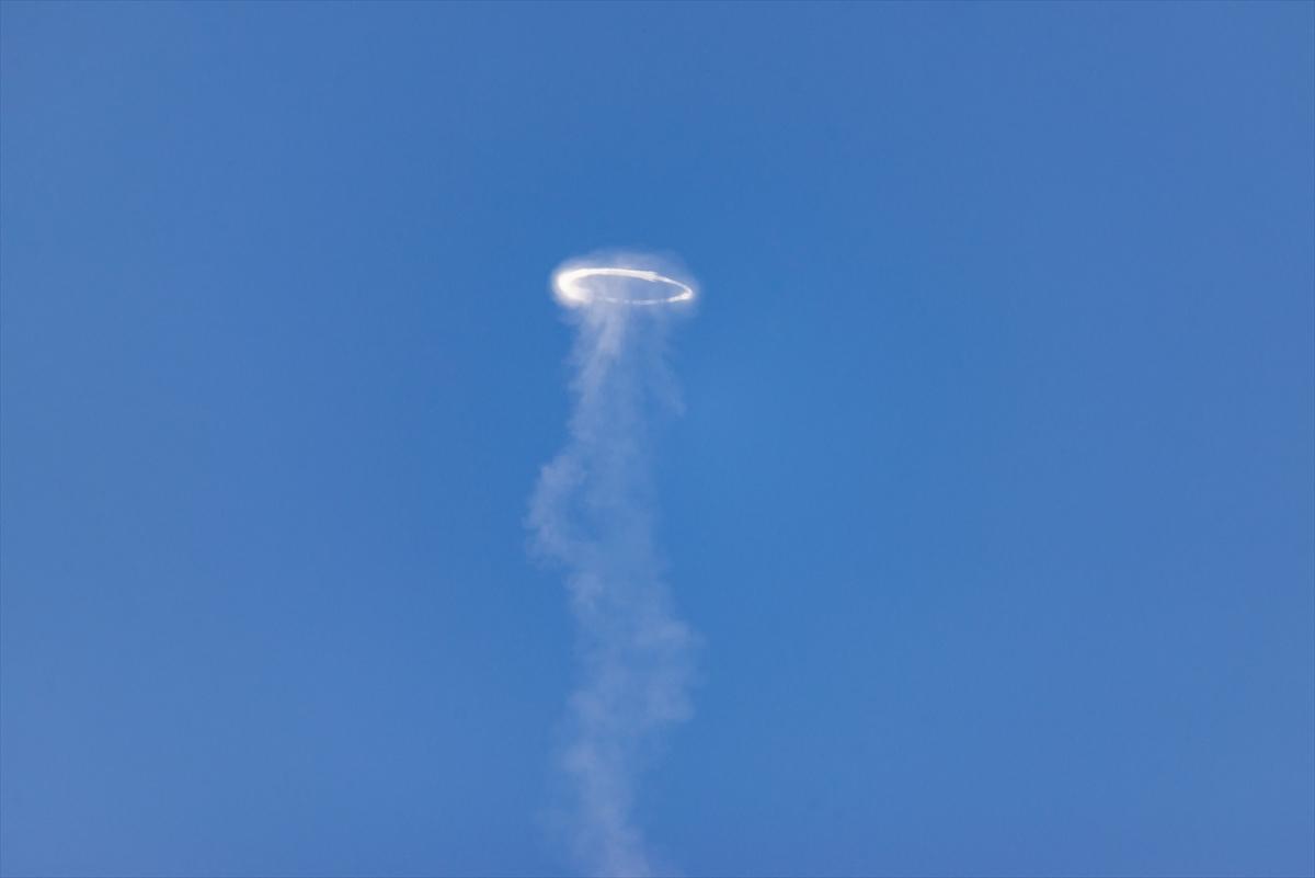 Etna Yanardağı'nın püskürttüğü halka şekilli dumanlar