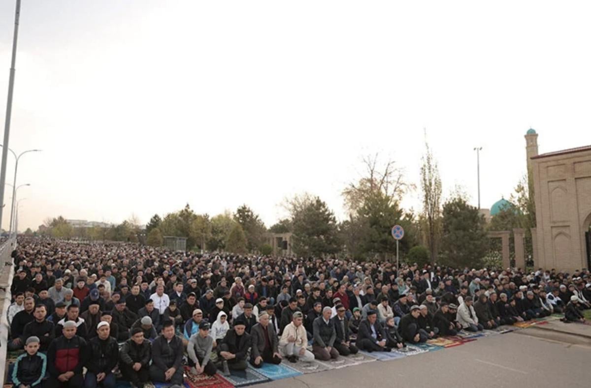 İslam alemi bayram namazı için camileri doldurdu