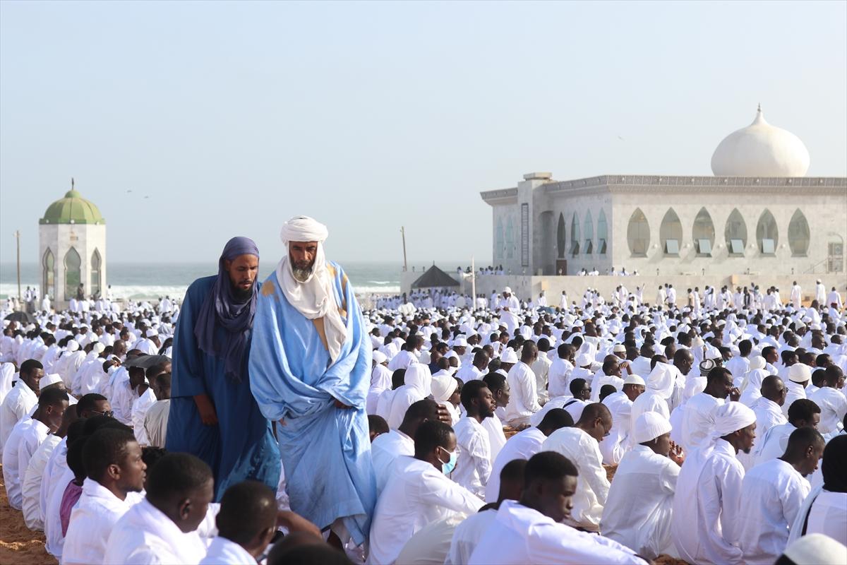 İslam alemi bayram namazı için camileri doldurdu