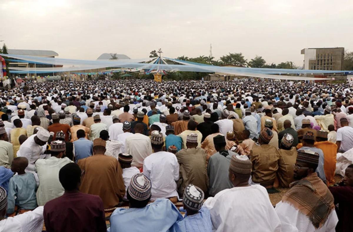İslam alemi bayram namazı için camileri doldurdu
