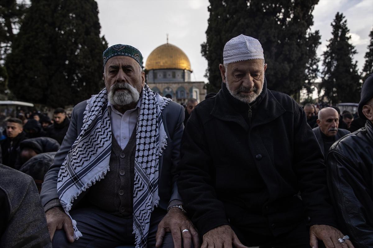 Mescid-i Aksa'da bayram namazı 60 bin Müslümanla kılındı