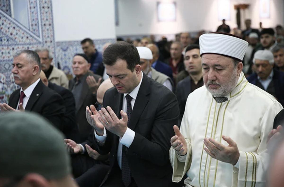 İslam alemi bayram namazı için camileri doldurdu